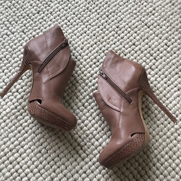 charles david starla bootie